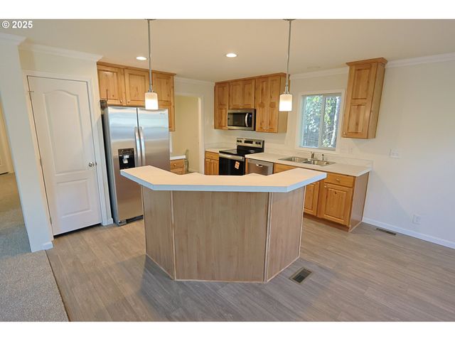 90766 HOLLYWOOD Ln, Coos Bay, OR 97420