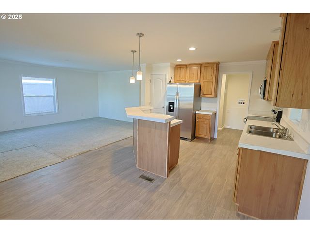 90766 HOLLYWOOD Ln, Coos Bay, OR 97420