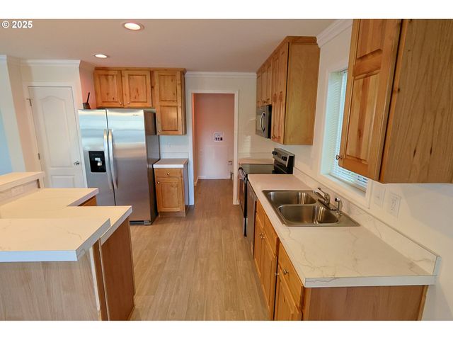 90766 HOLLYWOOD Ln, Coos Bay, OR 97420