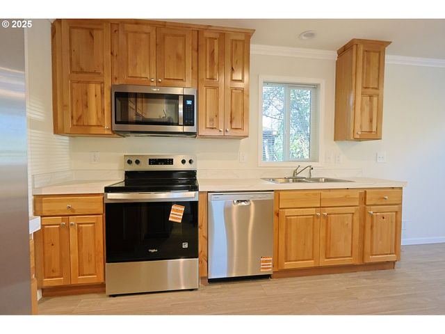 90766 HOLLYWOOD Ln, Coos Bay, OR 97420