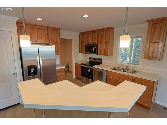 90766 HOLLYWOOD Ln, Coos Bay, OR 97420