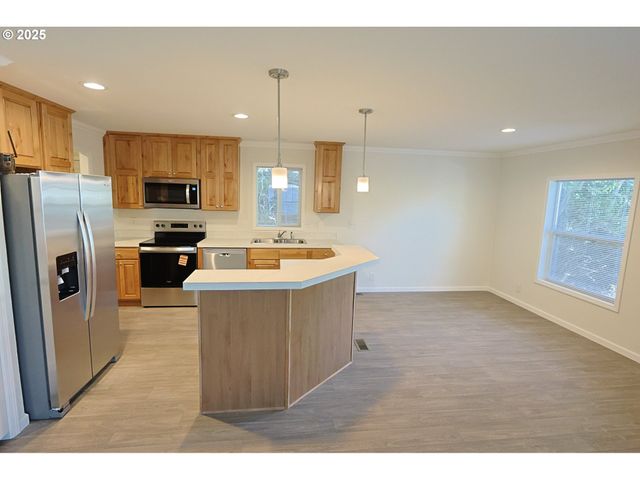 90766 HOLLYWOOD Ln, Coos Bay, OR 97420