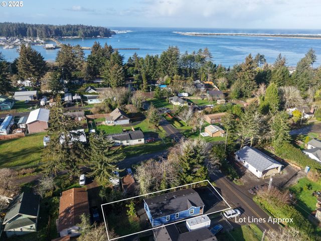 90766 HOLLYWOOD Ln, Coos Bay, OR 97420