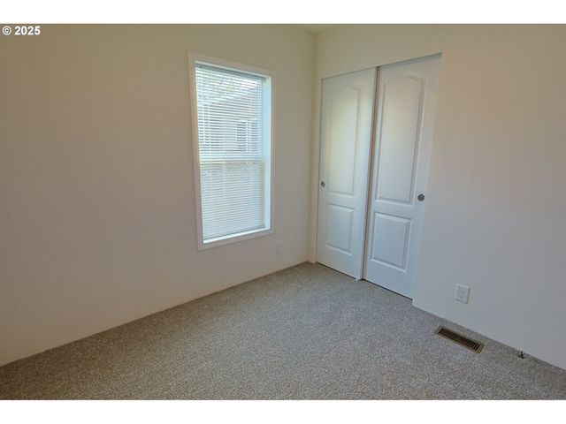 90766 HOLLYWOOD Ln, Coos Bay, OR 97420