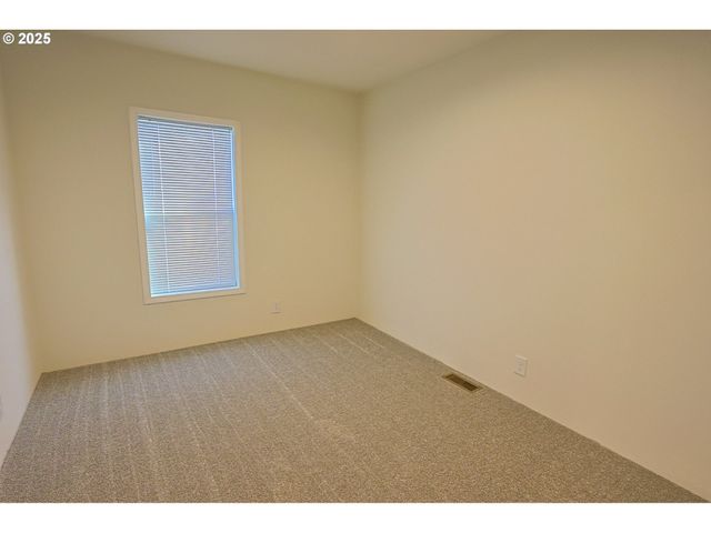 90766 HOLLYWOOD Ln, Coos Bay, OR 97420