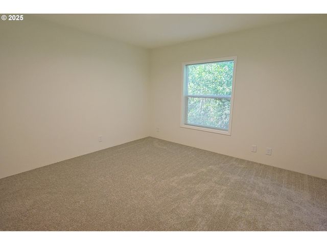 90766 HOLLYWOOD Ln, Coos Bay, OR 97420