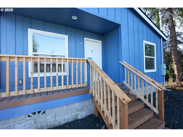 90766 HOLLYWOOD Ln, Coos Bay, OR 97420