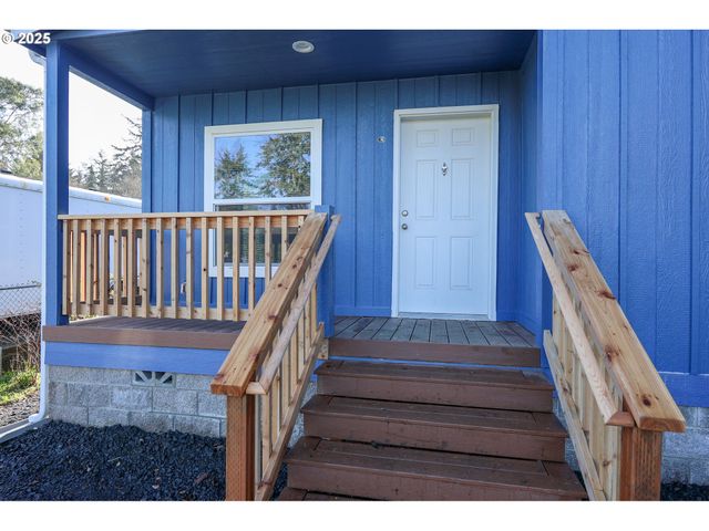 90766 HOLLYWOOD Ln, Coos Bay, OR 97420