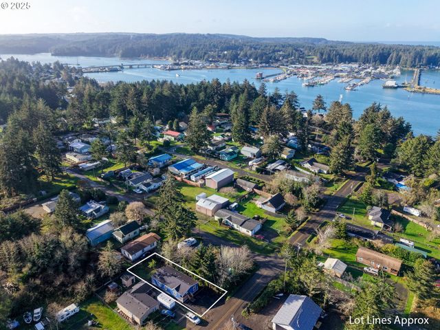 90766 HOLLYWOOD Ln, Coos Bay, OR 97420