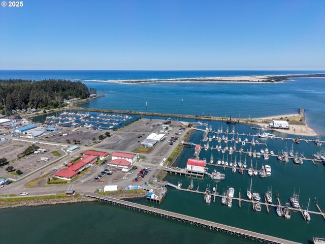 90766 HOLLYWOOD Ln, Coos Bay, OR 97420