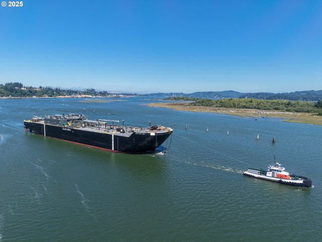 90766 HOLLYWOOD Ln, Coos Bay, OR 97420