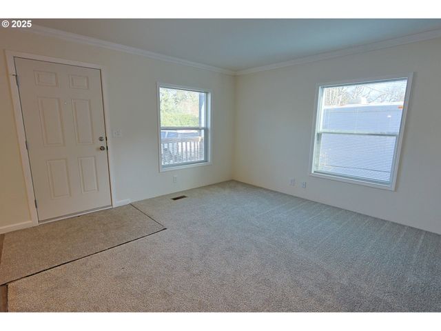 90766 HOLLYWOOD Ln, Coos Bay, OR 97420