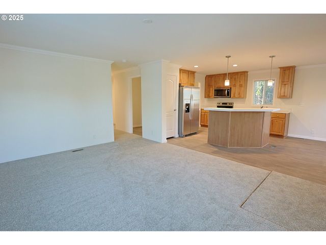 90766 HOLLYWOOD Ln, Coos Bay, OR 97420