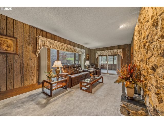 413 THORA CIRCLE Dr, Winchester, OR 97495