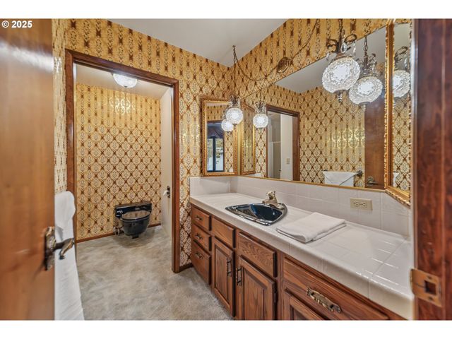 413 THORA CIRCLE Dr, Winchester, OR 97495