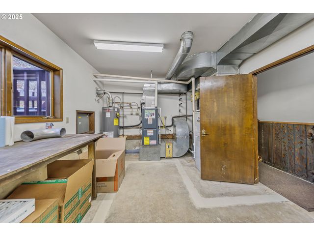 413 THORA CIRCLE Dr, Winchester, OR 97495