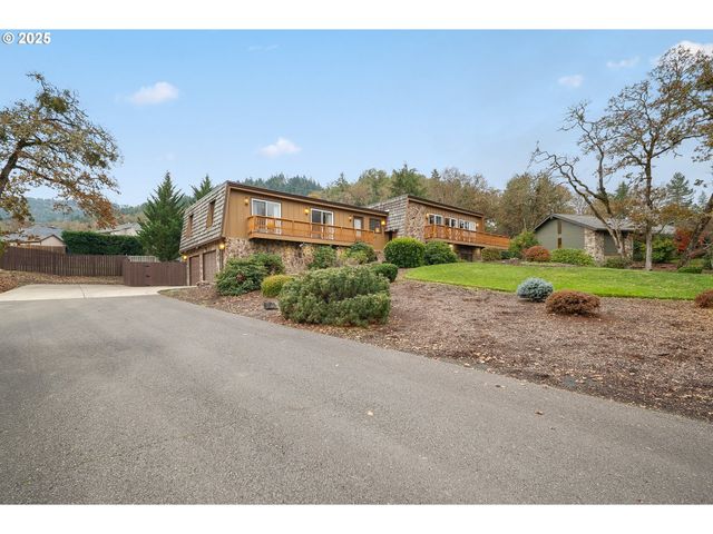 413 THORA CIRCLE Dr, Winchester, OR 97495