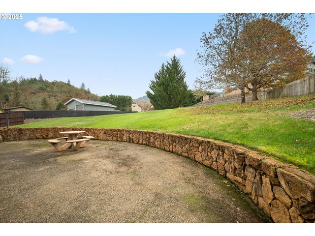 413 THORA CIRCLE Dr, Winchester, OR 97495