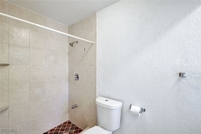 321 Dania ST, Lehigh Acres, FL 33936