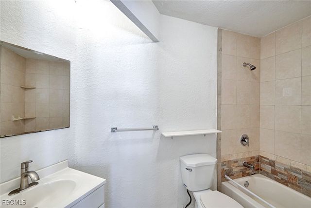 321 Dania ST, Lehigh Acres, FL 33936
