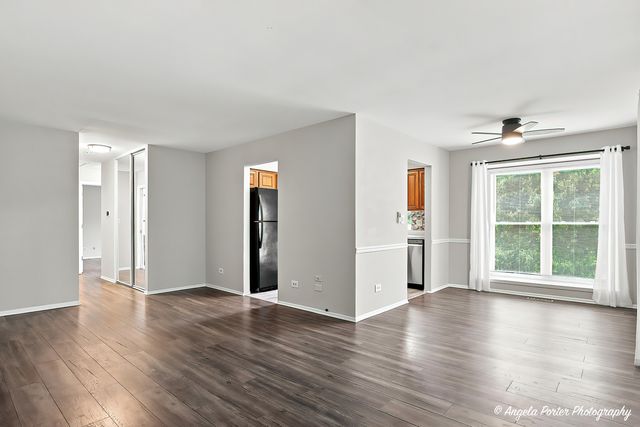 761 Garfield Avenue B, Libertyville, IL 60048