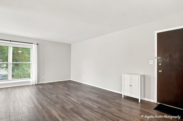 761 Garfield Avenue B, Libertyville, IL 60048