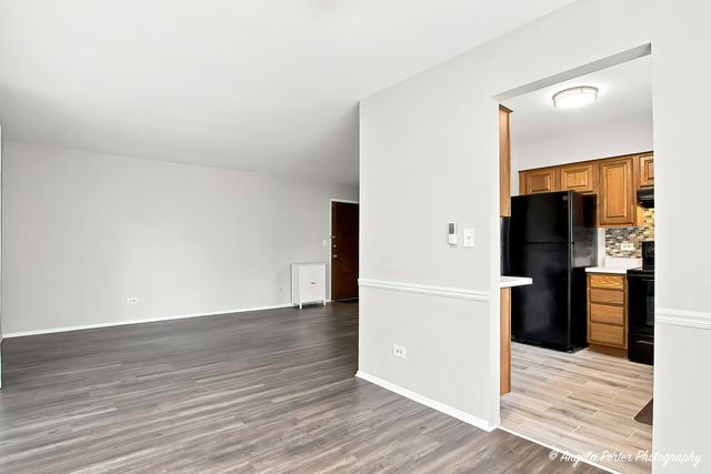761 Garfield Avenue B, Libertyville, IL 60048