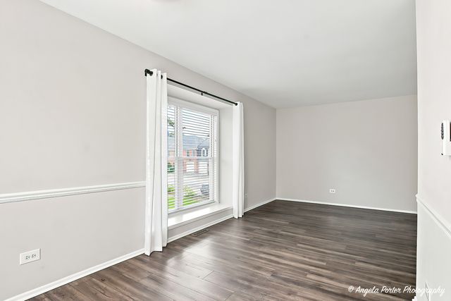 761 Garfield Avenue B, Libertyville, IL 60048