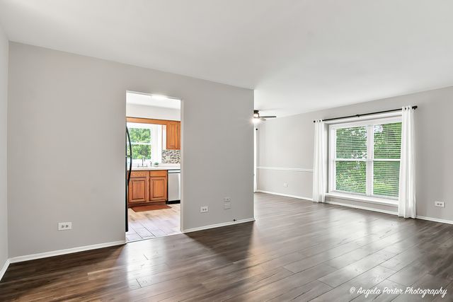 761 Garfield Avenue B, Libertyville, IL 60048