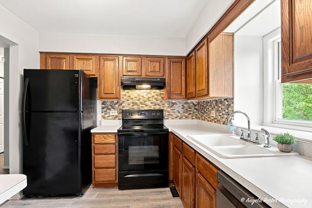 761 Garfield Avenue B, Libertyville, IL 60048