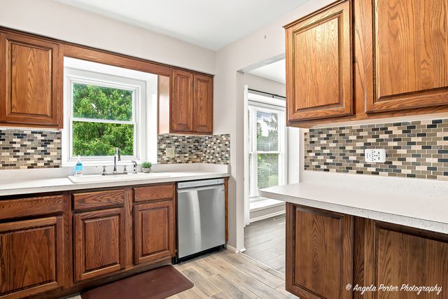 761 Garfield Avenue B, Libertyville, IL 60048