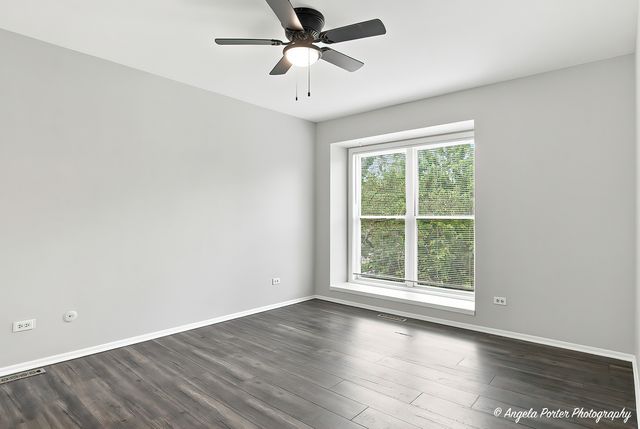 761 Garfield Avenue B, Libertyville, IL 60048