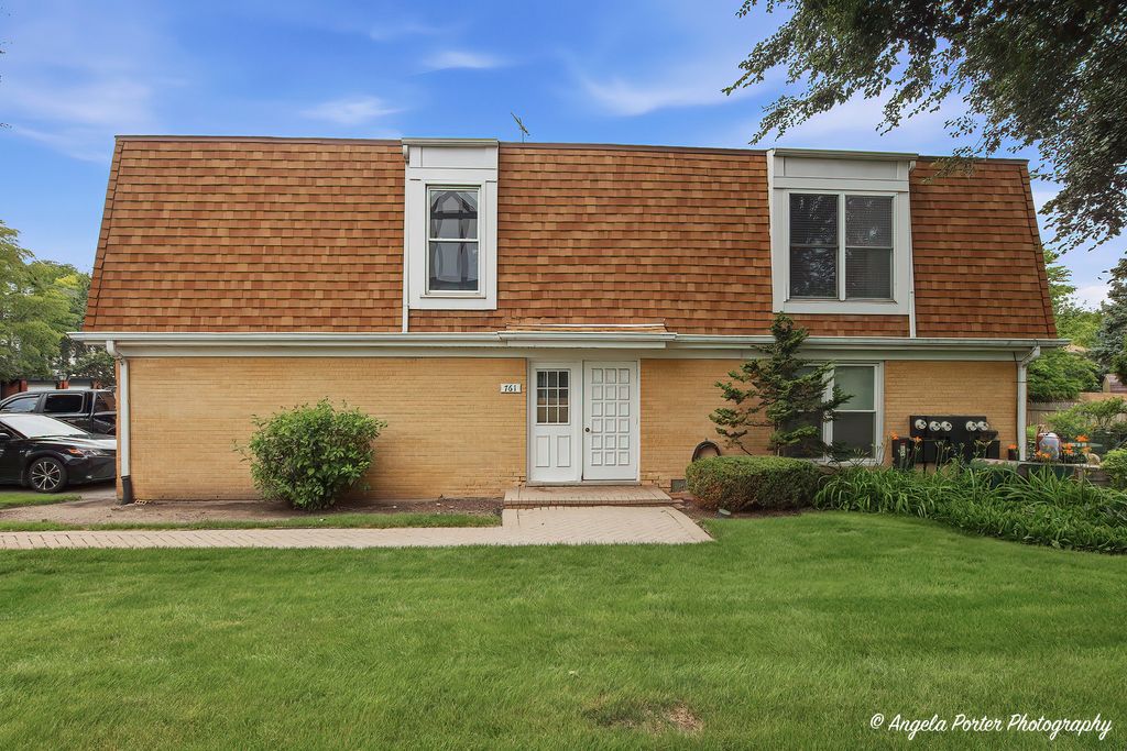 761 Garfield Avenue B, Libertyville, IL 60048