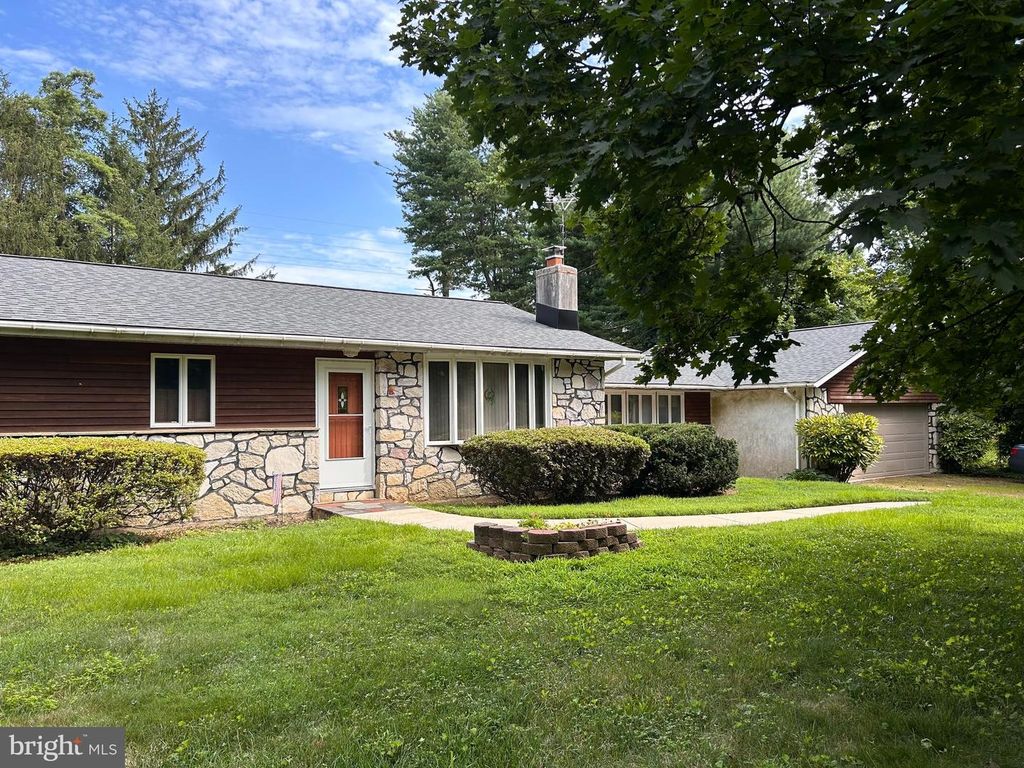 1502 UPPER GREENBRIAR RD, Wilmington, DE 19810