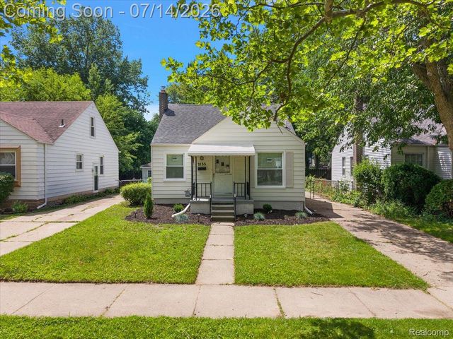 2155 E 8 Mile Road, Grosse Pointe Woods, MI 48236