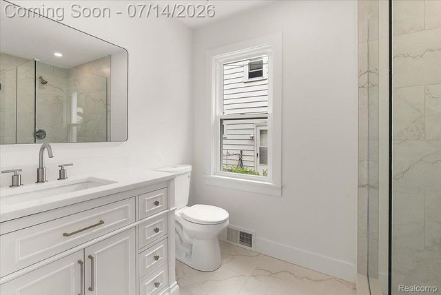 2155 E 8 Mile Road, Grosse Pointe Woods, MI 48236