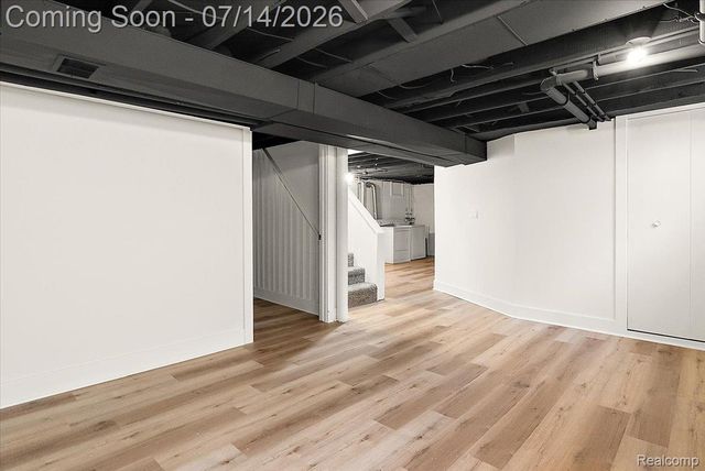 2155 E 8 Mile Road, Grosse Pointe Woods, MI 48236