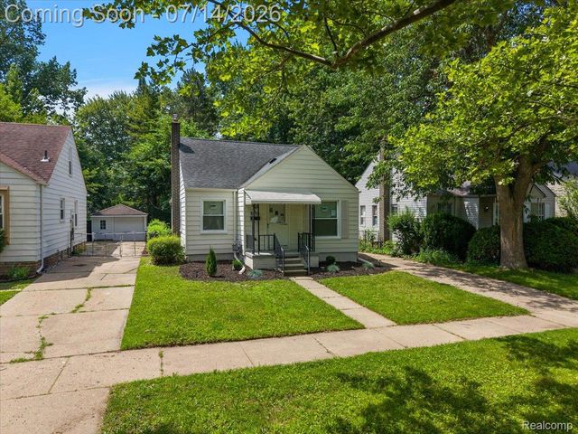 2155 E 8 Mile Road, Grosse Pointe Woods, MI 48236