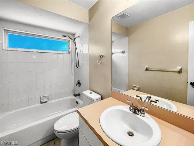 208 SE 17th ST, Cape Coral, FL 33990