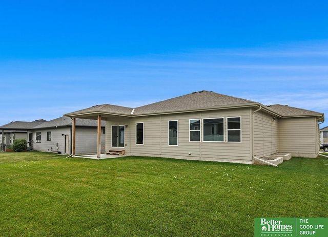 7900 Maxine Drive, Lincoln, NE 68516