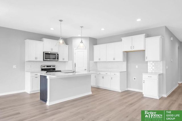 7900 Maxine Drive, Lincoln, NE 68516