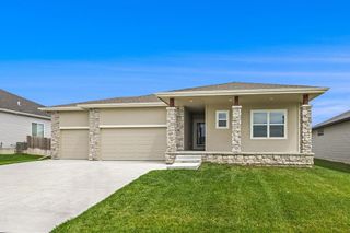 7900 Maxine Drive, Lincoln, NE 68516