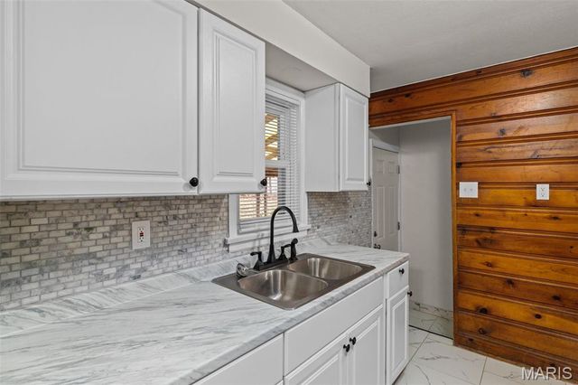 375 Adrian Drive, St Louis, MO 63137