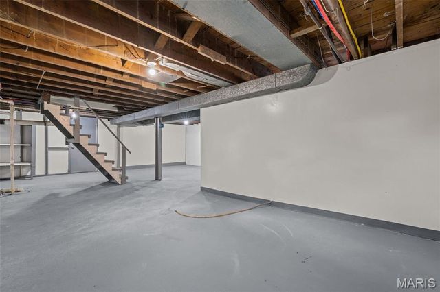375 Adrian Drive, St Louis, MO 63137