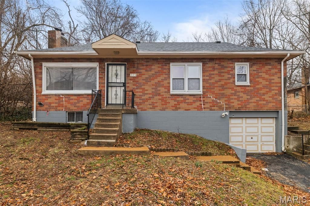 375 Adrian Drive, St Louis, MO 63137