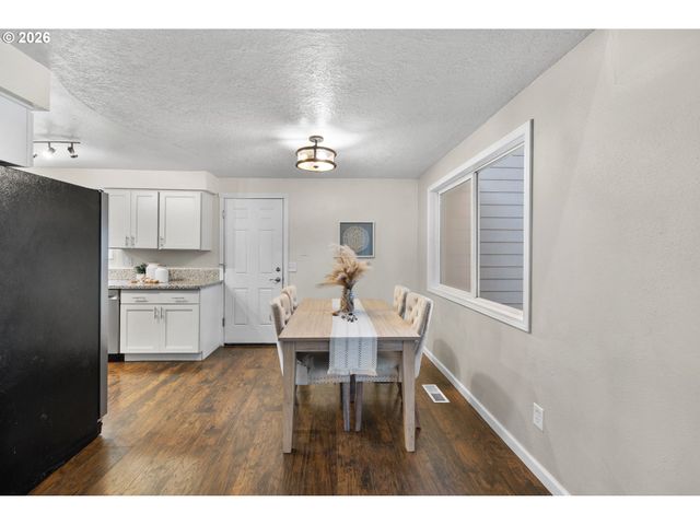 2126 Sw 17TH St, Gresham, OR 97080
