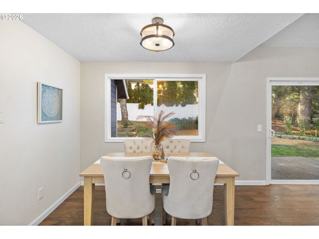 2126 Sw 17TH St, Gresham, OR 97080