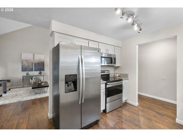 2126 Sw 17TH St, Gresham, OR 97080