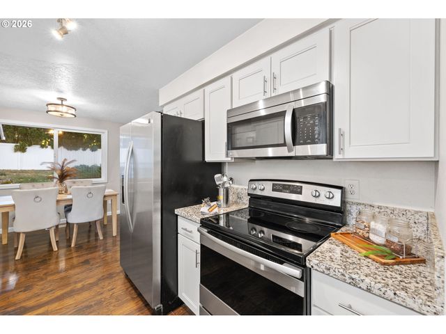 2126 Sw 17TH St, Gresham, OR 97080