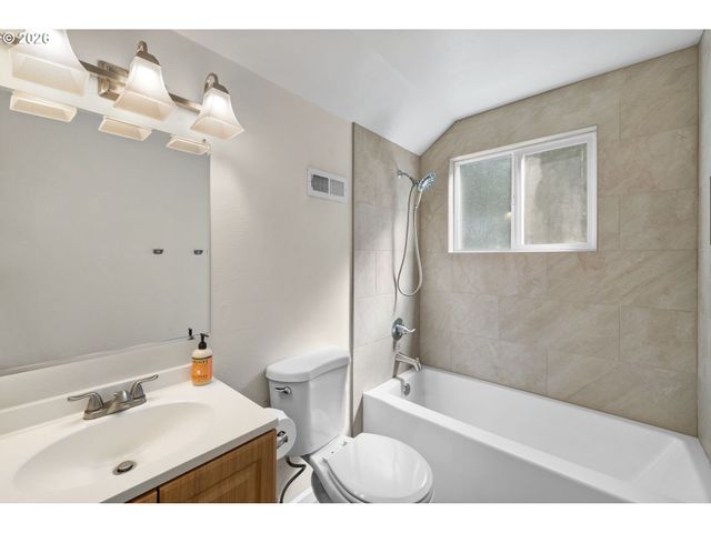 2126 Sw 17TH St, Gresham, OR 97080
